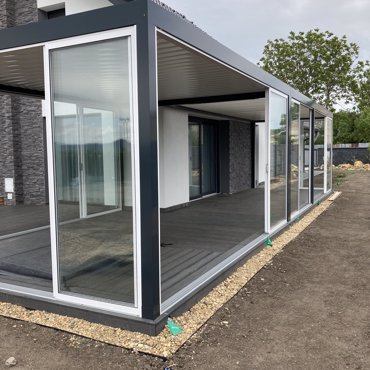 Inspirace ARTOSI GLASS – przesuwny ramowy system oszklenia

