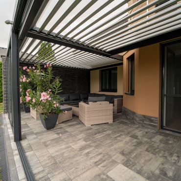 Inspirace ARTOSI GLASS – przesuwny ramowy system oszklenia

