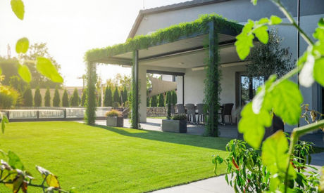 Biofiliczna pergola: Jak lepiej połączyć się z naturą?