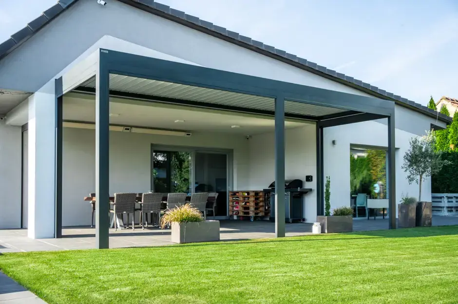 Przygotuj taras i pergolę na wiosnę: Kompletny poradnik